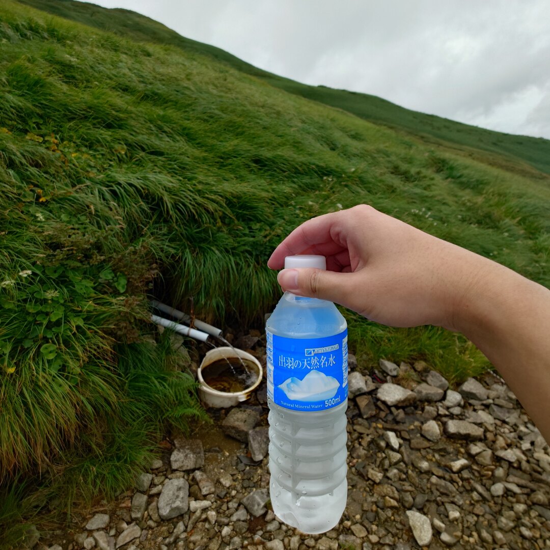 金玉水で水をくむ様子